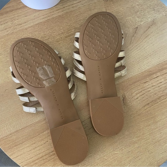 NEW Kelly & Katie Kenzy Gold Sandals - Picture 8 of 9